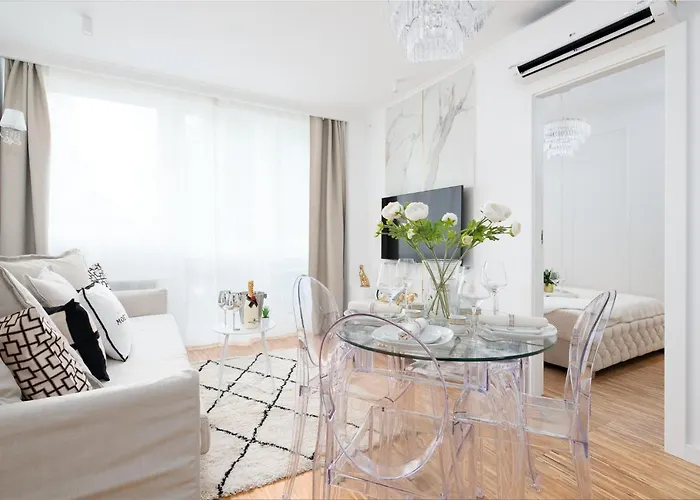 Glam & Modern By Cooee Apartments