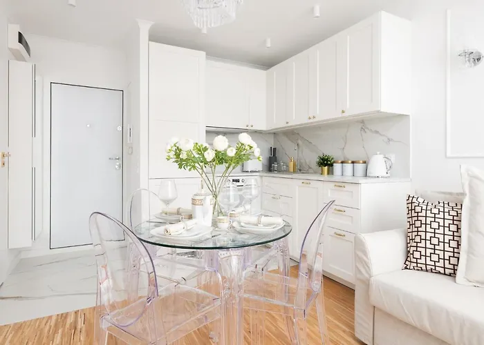 Glam & Modern By Cooee Apartments